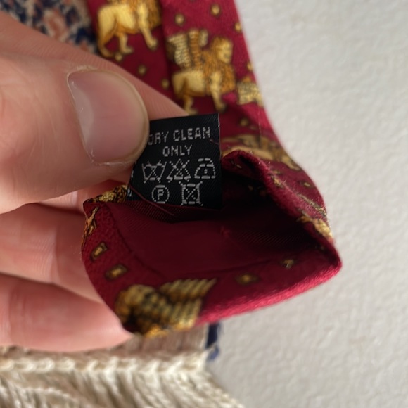 Marco Polo Italian 100% silk Tie Lion of Venice Pattern - Picture 6 of 7